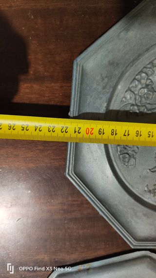 2 piatti decorativi in peltro