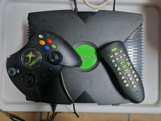 Xbox Clásica Negra con Mando y Mando DVD