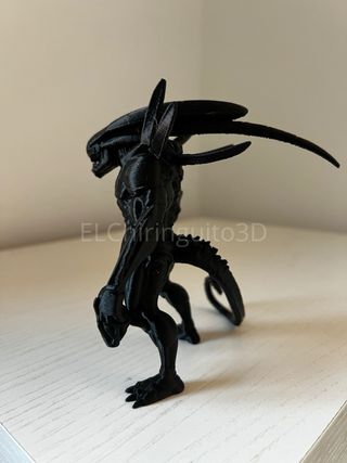 Figura Alien Xenomorfo con Humano