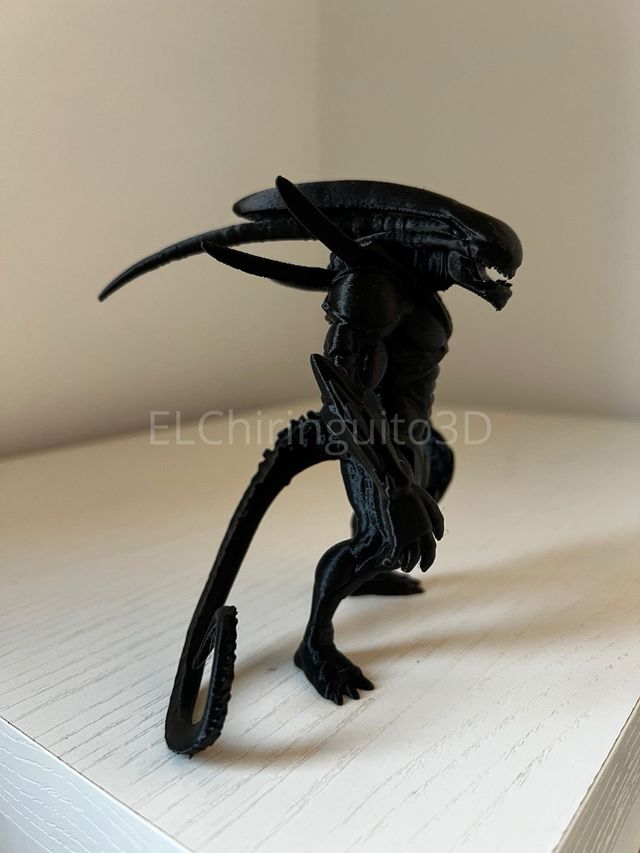 Figura Alien Xenomorfo con Humano