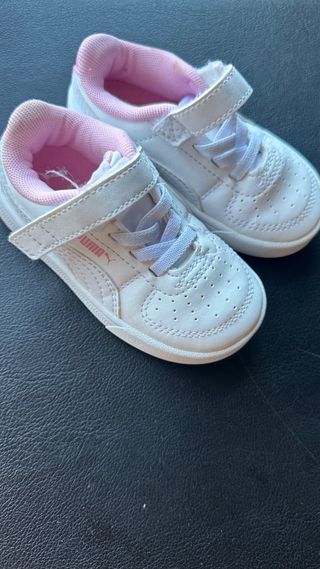 Zapatos Puma blancos y rosas número 20