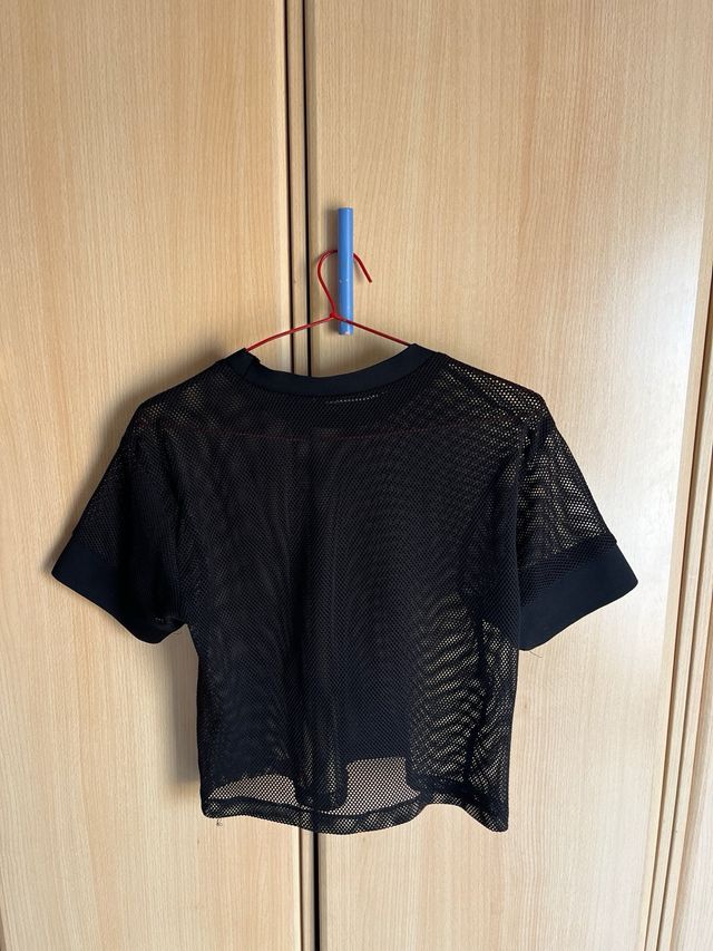 Camiseta negra de malla transparente
