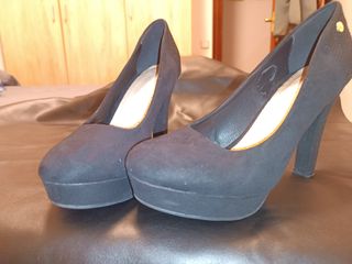 Zapatos de salón negros con plataforma