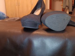 Zapatos de salón negros con plataforma
