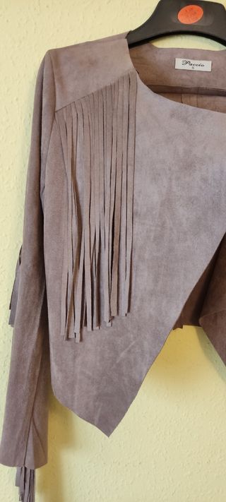 Cazadora de ante beige con flecos