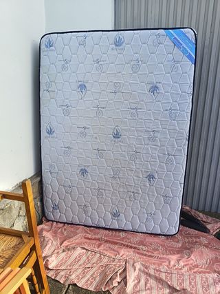 Colchón y somier 135cm con patas