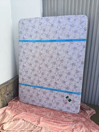 Colchón y somier 135cm con patas