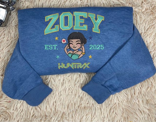 Sudadera Kpop Zoey Est. 2025