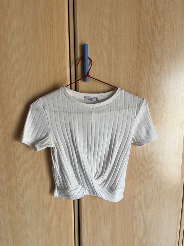 Camiseta Bershka blanca manga corta