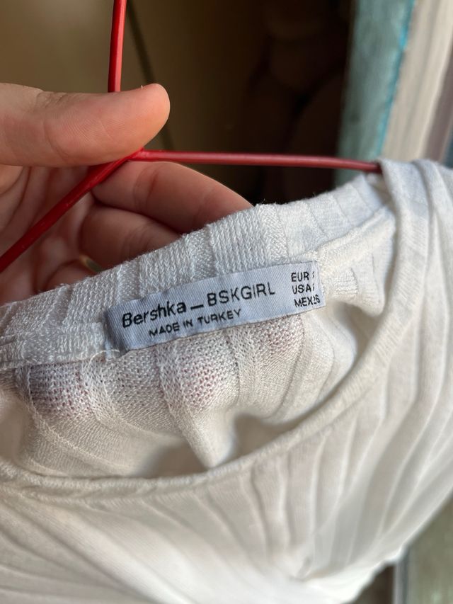 Camiseta Bershka blanca manga corta