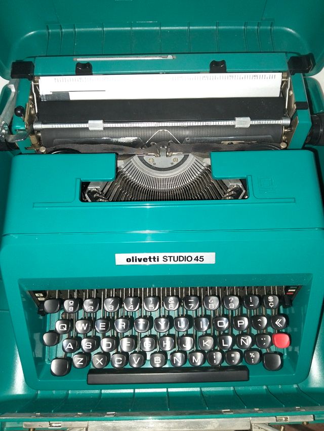 Máquina de escribir Olivetti Studio 45