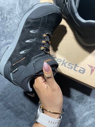 Botas Treksta niño trekking semi nuevas