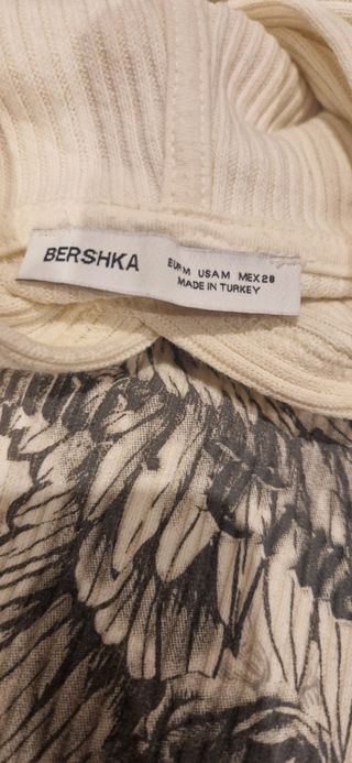 Conjunto pantalón negro y sudadera estampada
