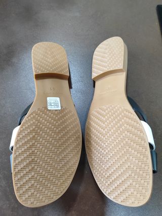 Sandalias de piel negras y blancas