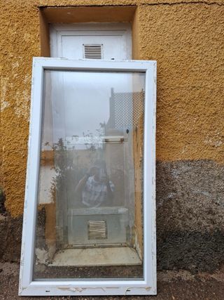 Ventana aluminio blanca