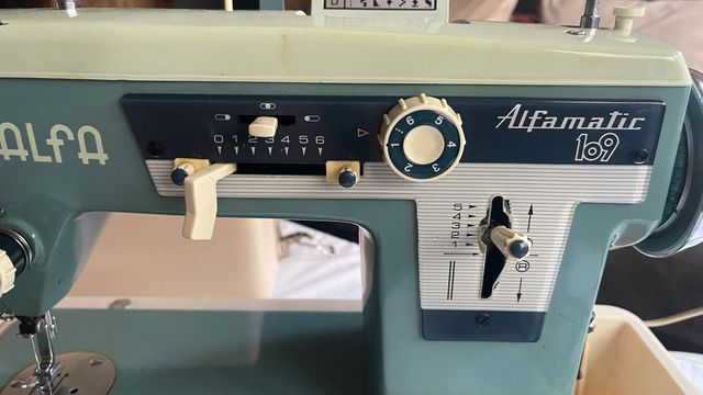 Máquina de coser Alfa Alfamatic 169