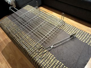 Barbacoa grande y pinzas metal