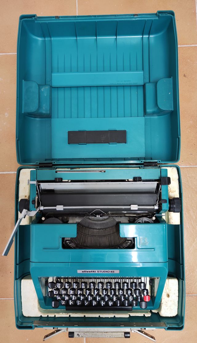 Máquina de escribir Olivetti Studio 45