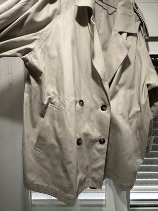 Gabardina corta beige