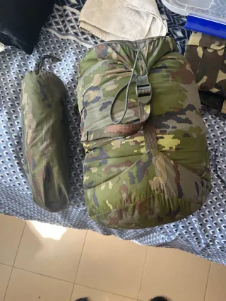 Saco de dormir y funda camuflaje