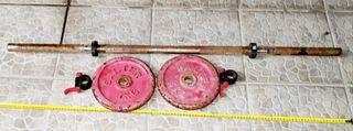 Barra pesas de 120 cm y 2 discos de 5 Kg y cierres