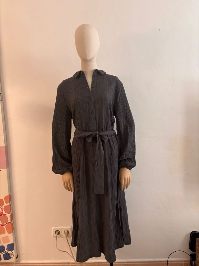 Vestido camisero azul oscuro con cinturón