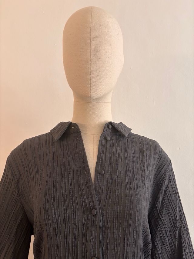 Vestido camisero azul oscuro con cinturón