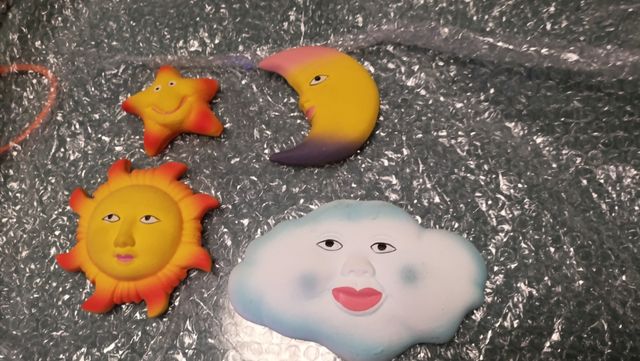Figuras de escayola: sol, luna, estrella y nube