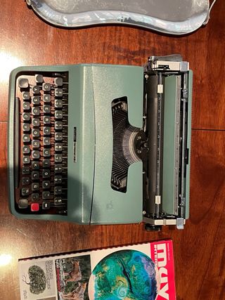 Máquina de escribir Olivetti Lettera 32