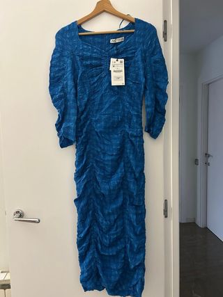 Vestido azul fruncido manga larga