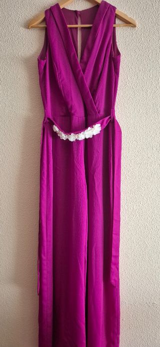 Mono fiesta fucsia con cinturón