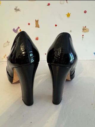 Preciosos y cómodos zapatos de Uterqüe. Divinos. 