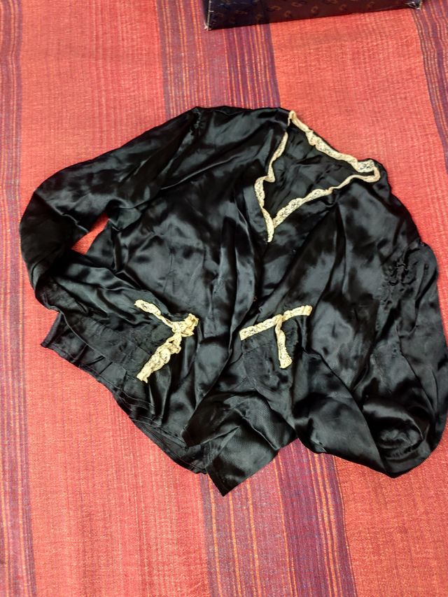 Blusa Baturra Negra con Encaje