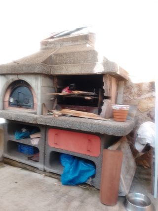 Barbacoa con horno de piedra