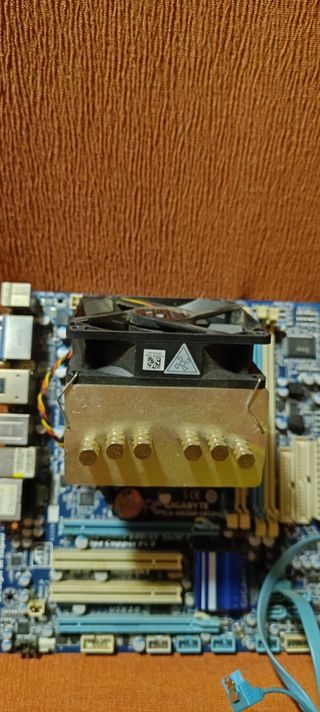 Placa base ordenador con disipador