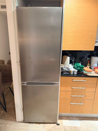 Nevera Perla combi plateada
184x54x61