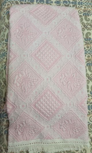 Manta de cama rosa y blanca 90