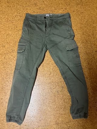 Pantalón cargo Pull&Bear hombre verde