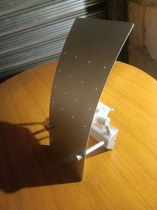 Applique moderno in metallo color argento