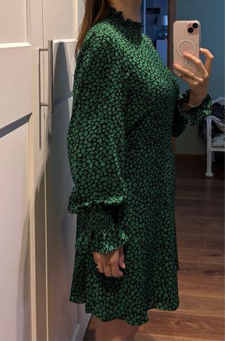 Vestido flores verde y negro Mango Talla M