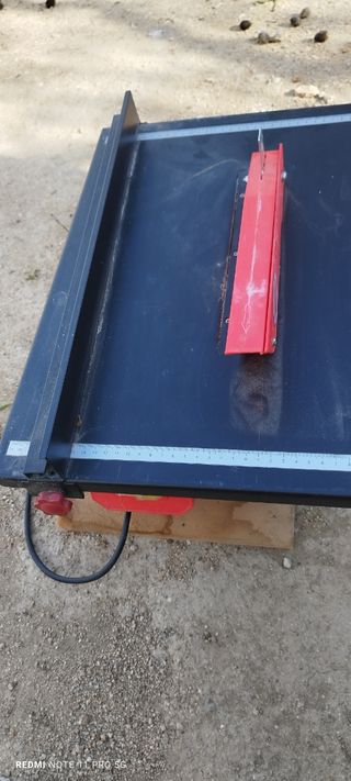 Sierra de mesa para cortar azulejos