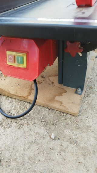 Sierra de mesa para cortar azulejos