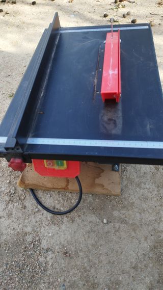 Sierra de mesa para cortar azulejos