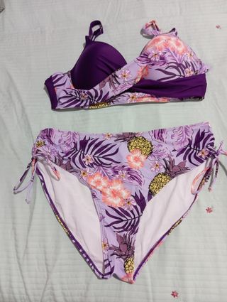 Bikini estampado tropical morado sin estrenar