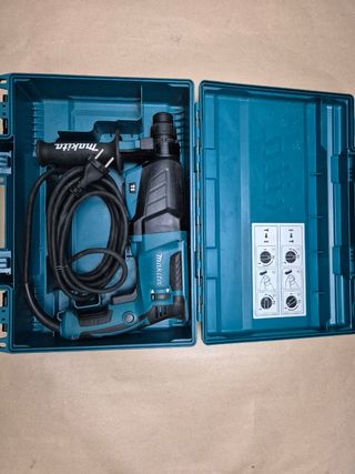 Martillo ligero Makita HR2610 con maletín