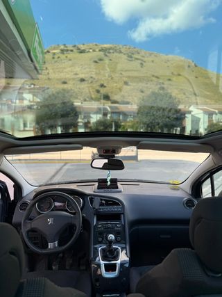Peugeot 5008 2011