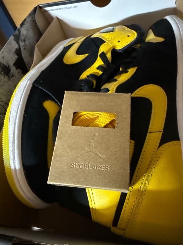 Air Jordan 1 Mid SE Negro/Amarillo Talla 44.5