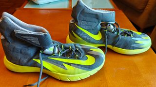 Tenis Nike Hombre Gris y Amarillo
