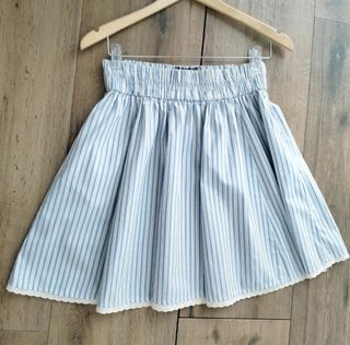 Falda Zara rayas azul y blanco