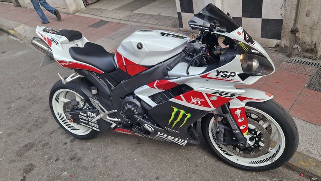 Yamaha R1